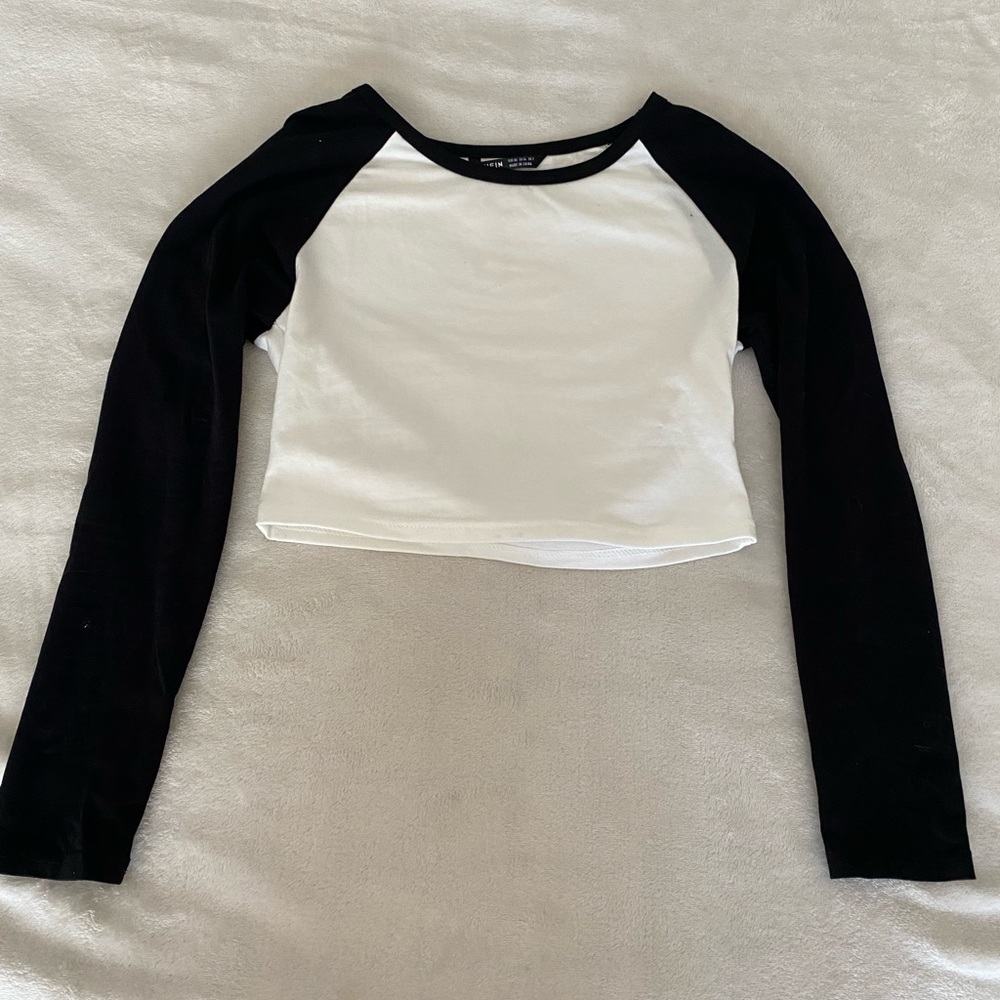 Cropped black and white baseball tee